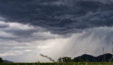 storm dreigt met onweer en regen